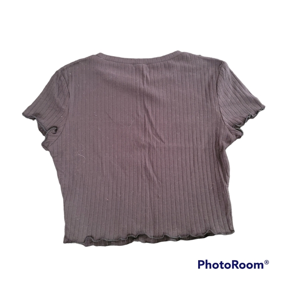 Medium Black Ruffled Crop - Picture 3 of 3